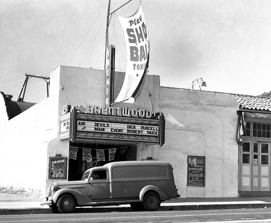 Brentwood Theatre 1938 WM.jpg